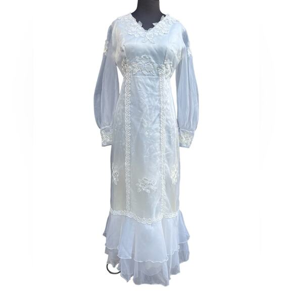 Vtg White Floral Lace Applique Handmade Sheer Sleeve Ruffle Bottom Wedding Dress - Picture 1 of 10
